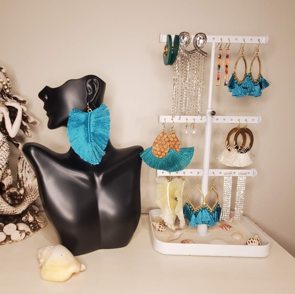 Earrings - Picture 1 of 1